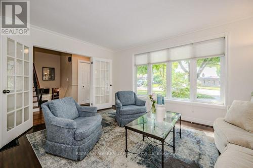 5293 Spruce Avenue, Burlington, ON - Indoor Photo Showing Living Room