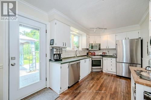 5293 Spruce Avenue, Burlington, ON - Indoor Photo Showing Kitchen