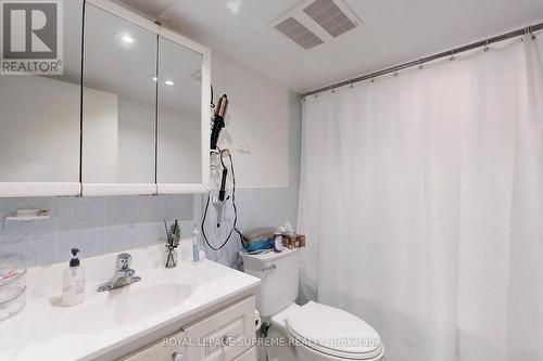 235 Chambers Avenue, Toronto, ON - Indoor Photo Showing Bathroom