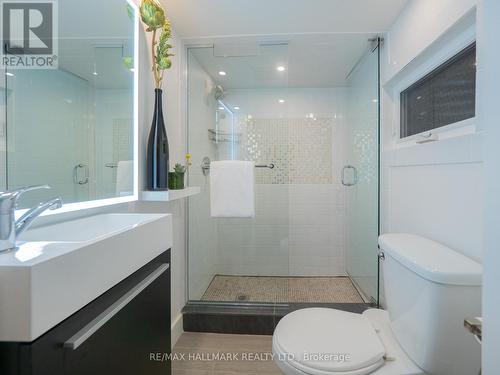 199 Boulton Avenue, Toronto, ON - Indoor Photo Showing Bathroom