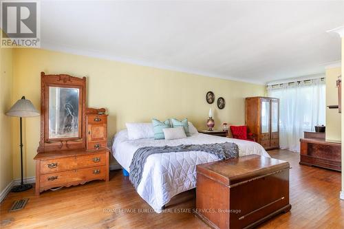 475 Mayzel Road, Burlington, ON - Indoor Photo Showing Bedroom