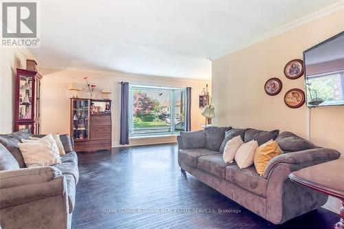 475 Mayzel Road, Burlington, ON - Indoor Photo Showing Living Room