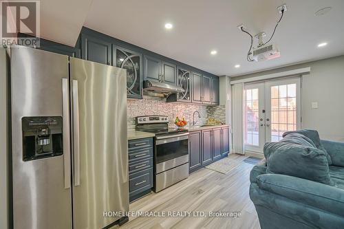 80 Newington Crescent, Brampton, ON - Indoor Photo Showing Kitchen With Upgraded Kitchen