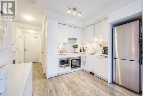 1411 - 99 Broadway Avenue, Toronto (Mount Pleasant West), ON - Indoor Photo Showing Kitchen