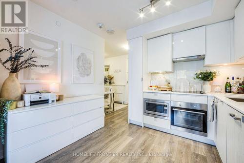 1411 - 99 Broadway Avenue, Toronto (Mount Pleasant West), ON - Indoor Photo Showing Kitchen With Upgraded Kitchen