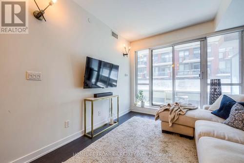 320 - 50 Bruyeres Mews, Toronto, ON - Indoor Photo Showing Living Room