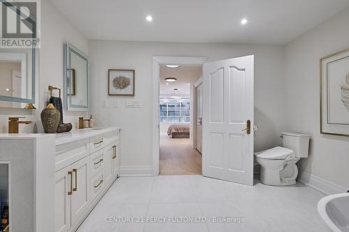 104 - 225 The Donway W, Toronto (Banbury-Don Mills), ON - Indoor Photo Showing Bathroom