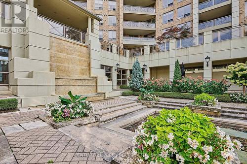 104 - 225 The Donway W, Toronto (Banbury-Don Mills), ON - Outdoor