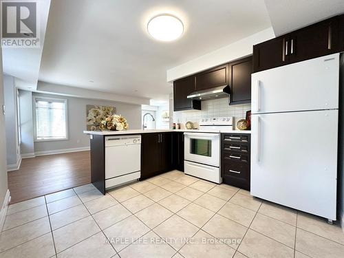 266 - 318 John Street, Markham, ON - Indoor Photo Showing Kitchen