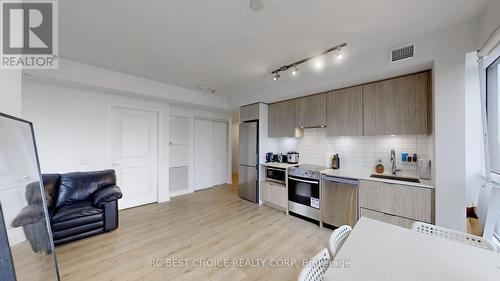 1611 - 395 Bloor Street E, Toronto, ON - Indoor Photo Showing Kitchen With Upgraded Kitchen