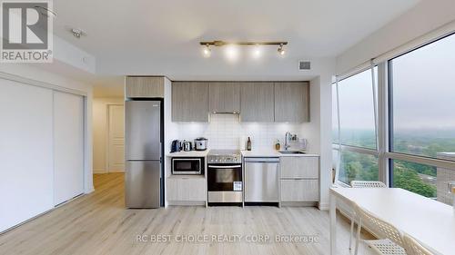 1611 - 395 Bloor Street E, Toronto, ON - Indoor Photo Showing Kitchen With Upgraded Kitchen