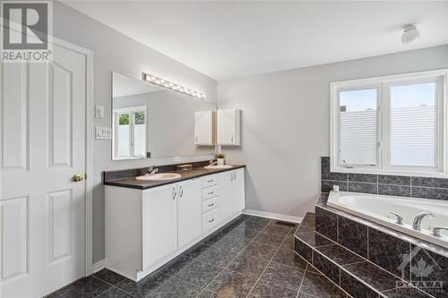 119 Macara Crescent, Ottawa, ON - Indoor Photo Showing Bathroom