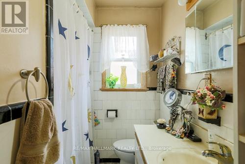 10 Flagstaff Road, Toronto (Clairlea-Birchmount), ON - Indoor Photo Showing Bathroom