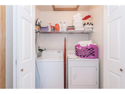 7506 Columbia Avenue, Radium Hot Springs, BC - Indoor Photo Showing Laundry Room