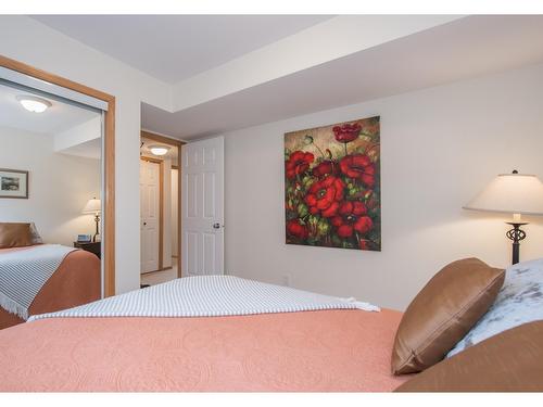 7506 Columbia Avenue, Radium Hot Springs, BC - Indoor Photo Showing Bedroom