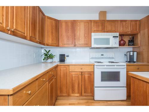 7506 Columbia Avenue, Radium Hot Springs, BC - Indoor Photo Showing Kitchen