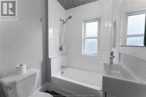 882 Ellis Street East, Windsor, ON - Indoor Photo Showing Bathroom