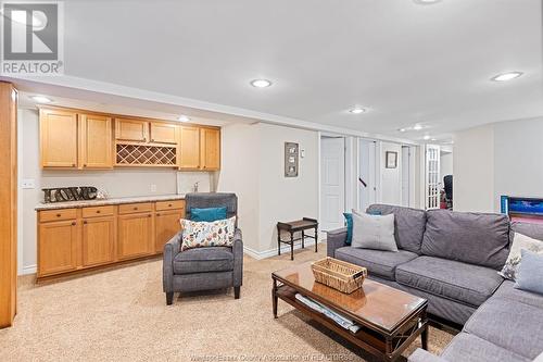 960 County Rd 50 East, Essex, ON - Indoor Photo Showing Living Room