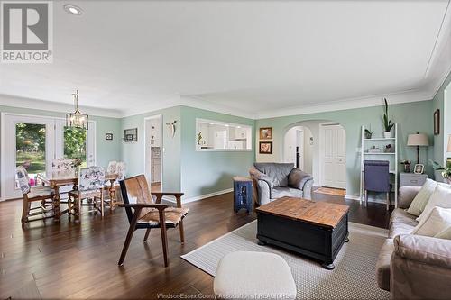 960 County Rd 50 East, Essex, ON - Indoor Photo Showing Living Room