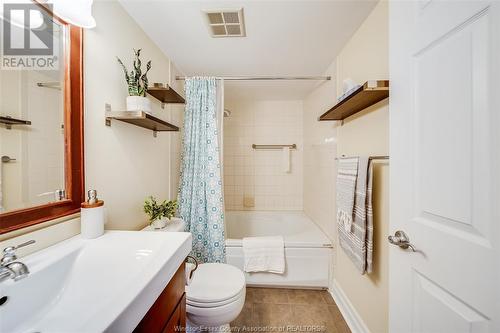 75 Riverside Drive East Unit# 901, Windsor, ON - Indoor Photo Showing Bathroom
