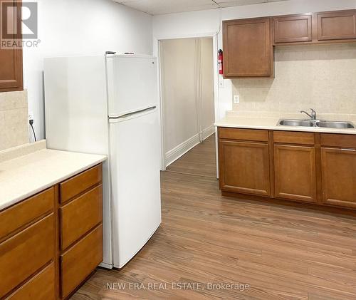 817 Bloor Street W, Toronto, ON - Indoor Photo Showing Kitchen With Double Sink