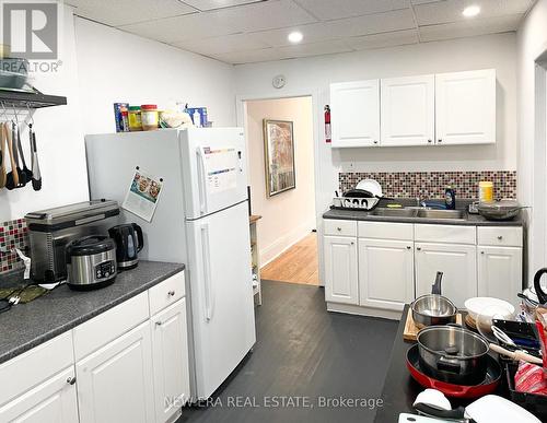 817 Bloor Street W, Toronto, ON - Indoor Photo Showing Kitchen