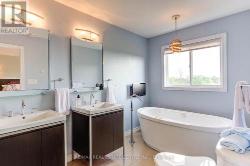 51 Creighton Avenue, Guelph, ON - Indoor Photo Showing Bathroom