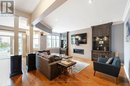 2477 Longridge Crescent, Oakville, ON - Indoor Photo Showing Living Room