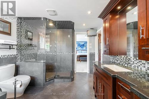 2477 Longridge Crescent, Oakville, ON - Indoor Photo Showing Bathroom