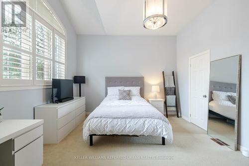 2477 Longridge Crescent, Oakville, ON - Indoor Photo Showing Bedroom