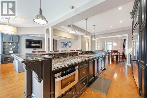 2477 Longridge Crescent, Oakville, ON - Indoor Photo Showing Kitchen With Upgraded Kitchen