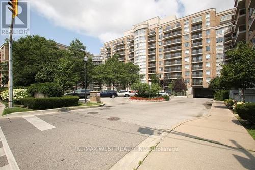 905 - 650 Lawrence Avenue W, Toronto, ON - Outdoor With Facade