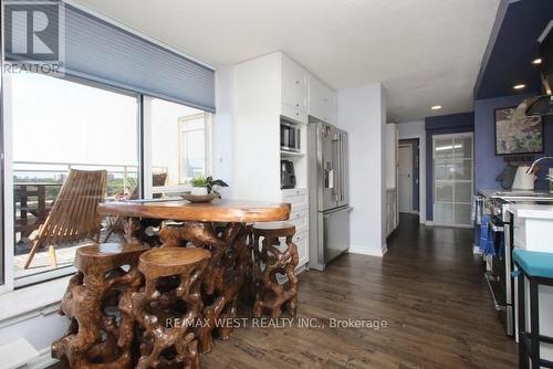 905 - 650 Lawrence Avenue W, Toronto, ON - Indoor