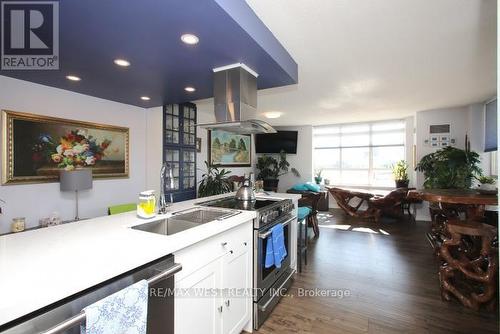 905 - 650 Lawrence Avenue W, Toronto, ON - Indoor Photo Showing Kitchen With Double Sink