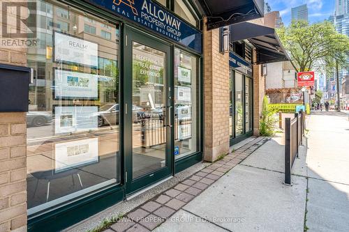 27,28 - 909 Yonge Street, Toronto, ON 