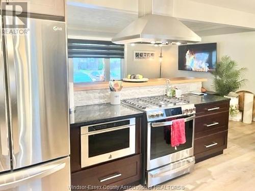 235 St. Arnaud, Amherstburg, ON - Indoor Photo Showing Kitchen With Upgraded Kitchen