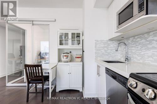 1808 - 58 Orchard View Boulevard, Toronto, ON - Indoor Photo Showing Kitchen