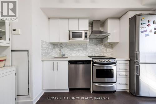 1808 - 58 Orchard View Boulevard, Toronto, ON - Indoor Photo Showing Kitchen With Upgraded Kitchen