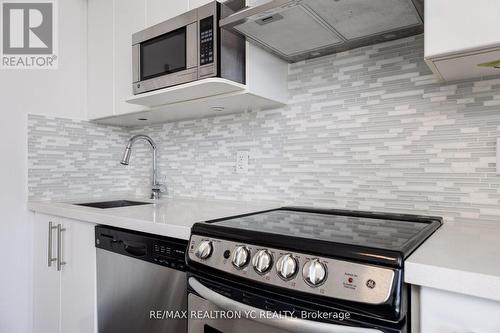 1808 - 58 Orchard View Boulevard, Toronto, ON - Indoor Photo Showing Kitchen With Upgraded Kitchen