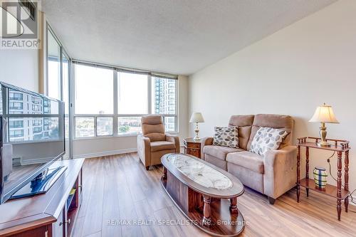 802 - 4460 Tucana Court W, Mississauga (Hurontario), ON - Indoor Photo Showing Living Room