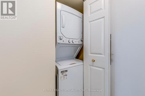 802 - 4460 Tucana Court W, Mississauga, ON - Indoor Photo Showing Laundry Room