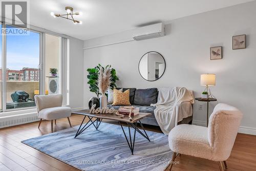 316 - 60 Southport Street, Toronto, ON - Indoor Photo Showing Living Room