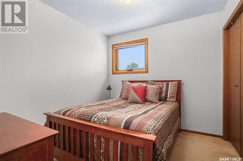 403 Smoothstone Crescent, Saskatoon, SK - Indoor Photo Showing Bedroom