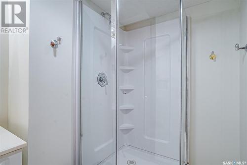 403 Smoothstone Crescent, Saskatoon, SK - Indoor Photo Showing Bathroom