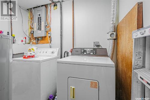 403 Smoothstone Crescent, Saskatoon, SK - Indoor Photo Showing Laundry Room