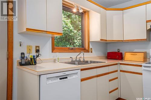 403 Smoothstone Crescent, Saskatoon, SK - Indoor Photo Showing Kitchen With Double Sink