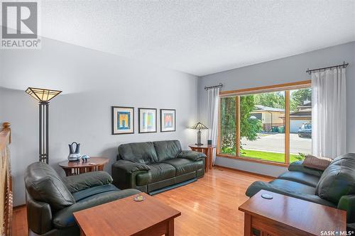 403 Smoothstone Crescent, Saskatoon, SK - Indoor Photo Showing Living Room