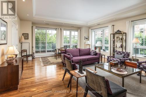 311 - 20 Burkebrook Place, Toronto, ON - Indoor Photo Showing Living Room