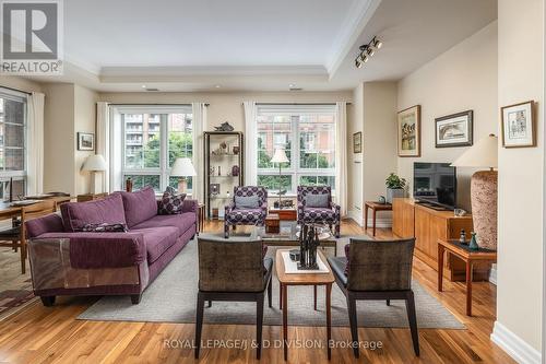 311 - 20 Burkebrook Place, Toronto, ON - Indoor Photo Showing Living Room