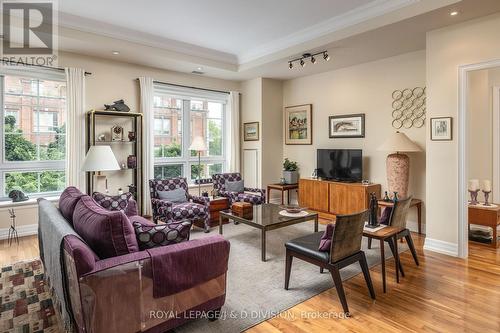 311 - 20 Burkebrook Place, Toronto, ON - Indoor Photo Showing Living Room